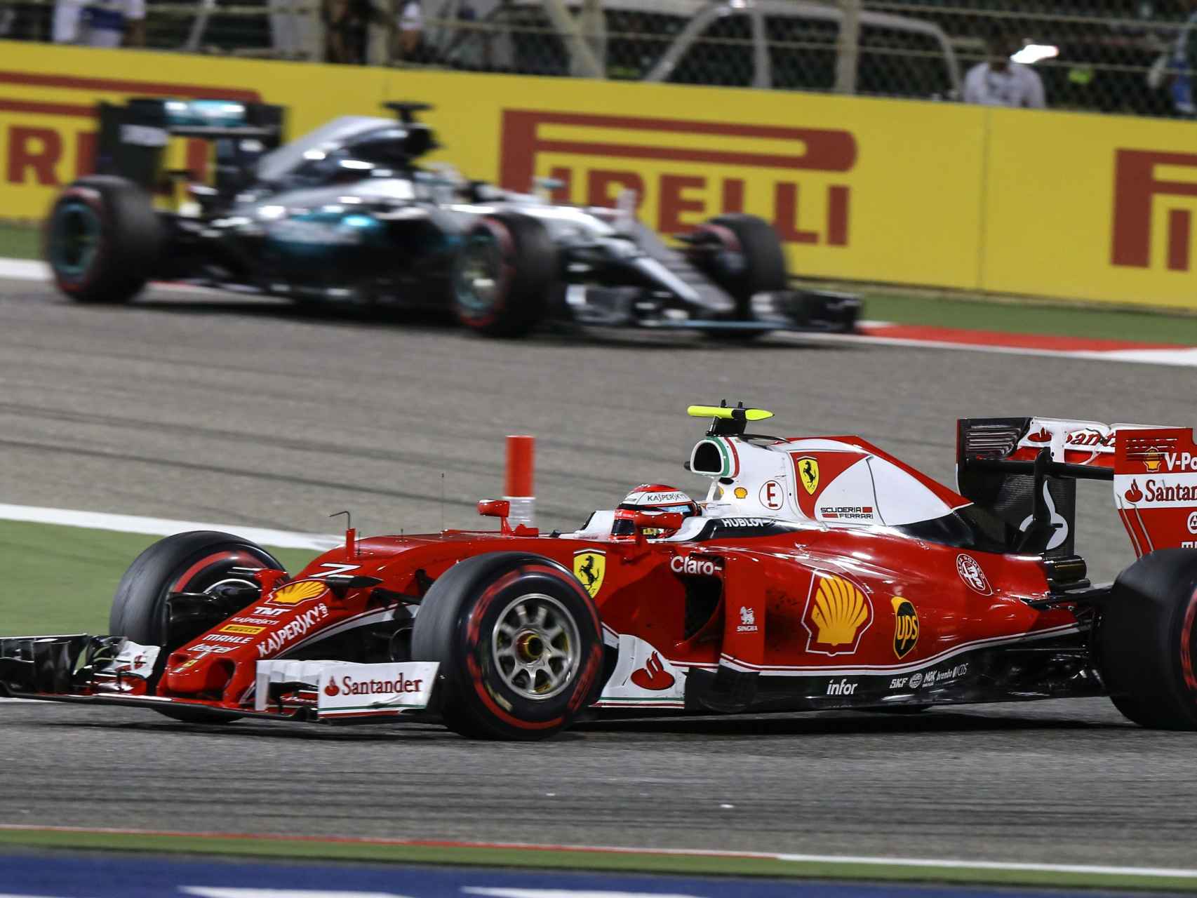 Raikkonen y Hamilton en el GP de Baréin.