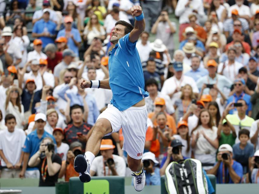 Djokovic celebra el triunfo en Miami.