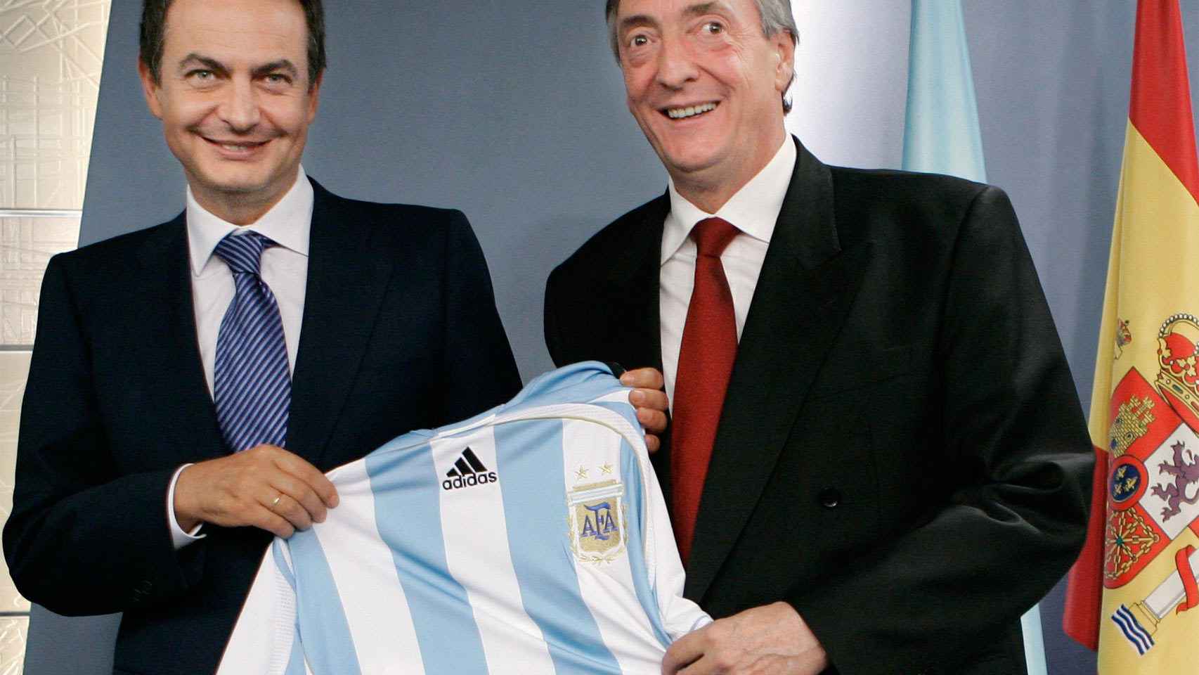 El expresidente del Gobierno, José Luis Rodríguez Zapatero, junto a su homólogo argentino, Nestor Kirchner.