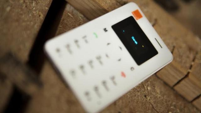 Orange Card Phone, un móvil secundario del tamaño de una tarjeta de crédito