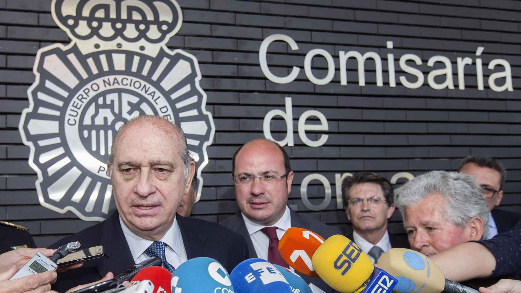 Jorge Fernández Díaz durante la inauguración de la Comisaría de Lorca