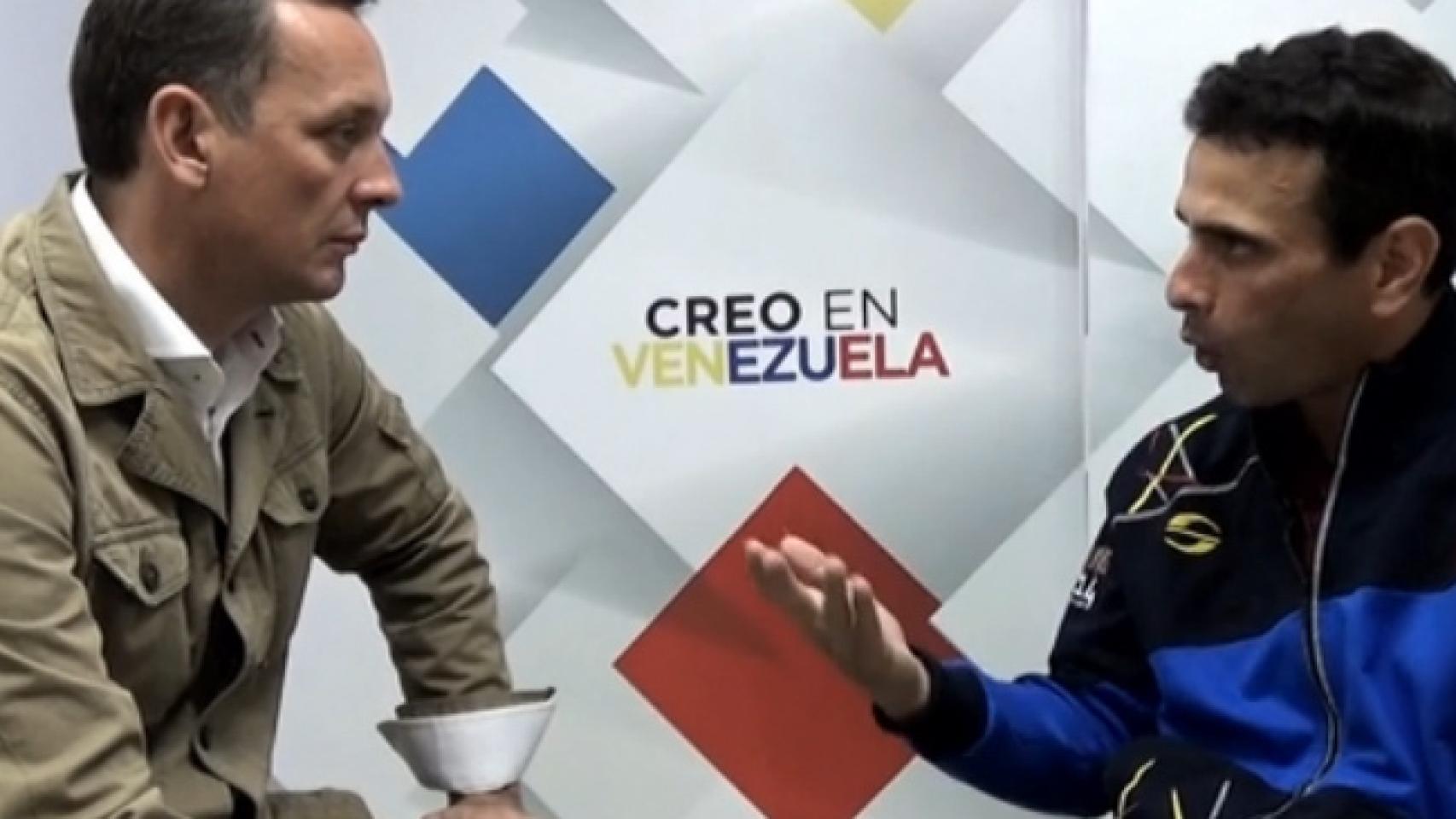Henrique Capriles junto a un periodista de Antena 3