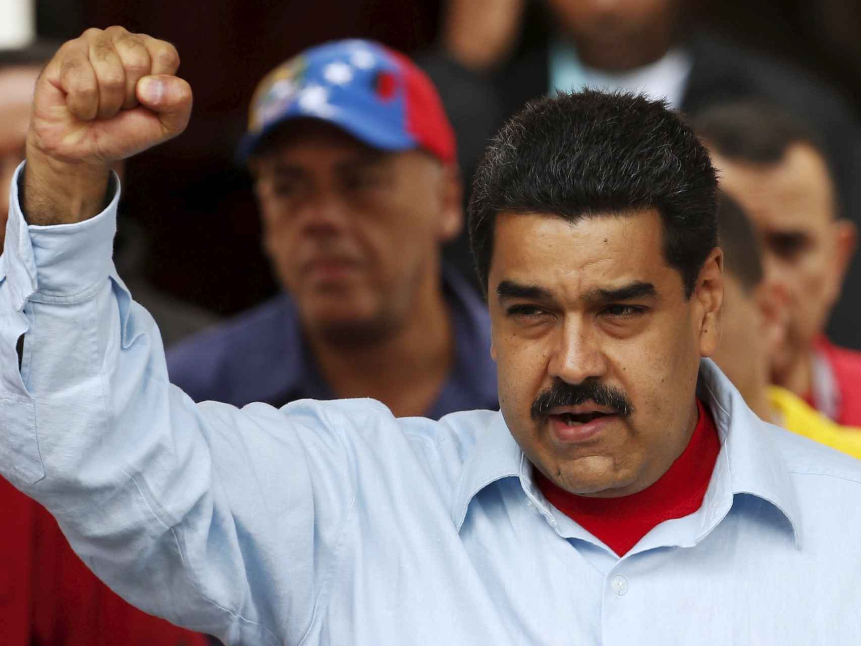 Nicolás Maduro frente a los manifestantes contra la Amnistía en el Palacio de Miraflores