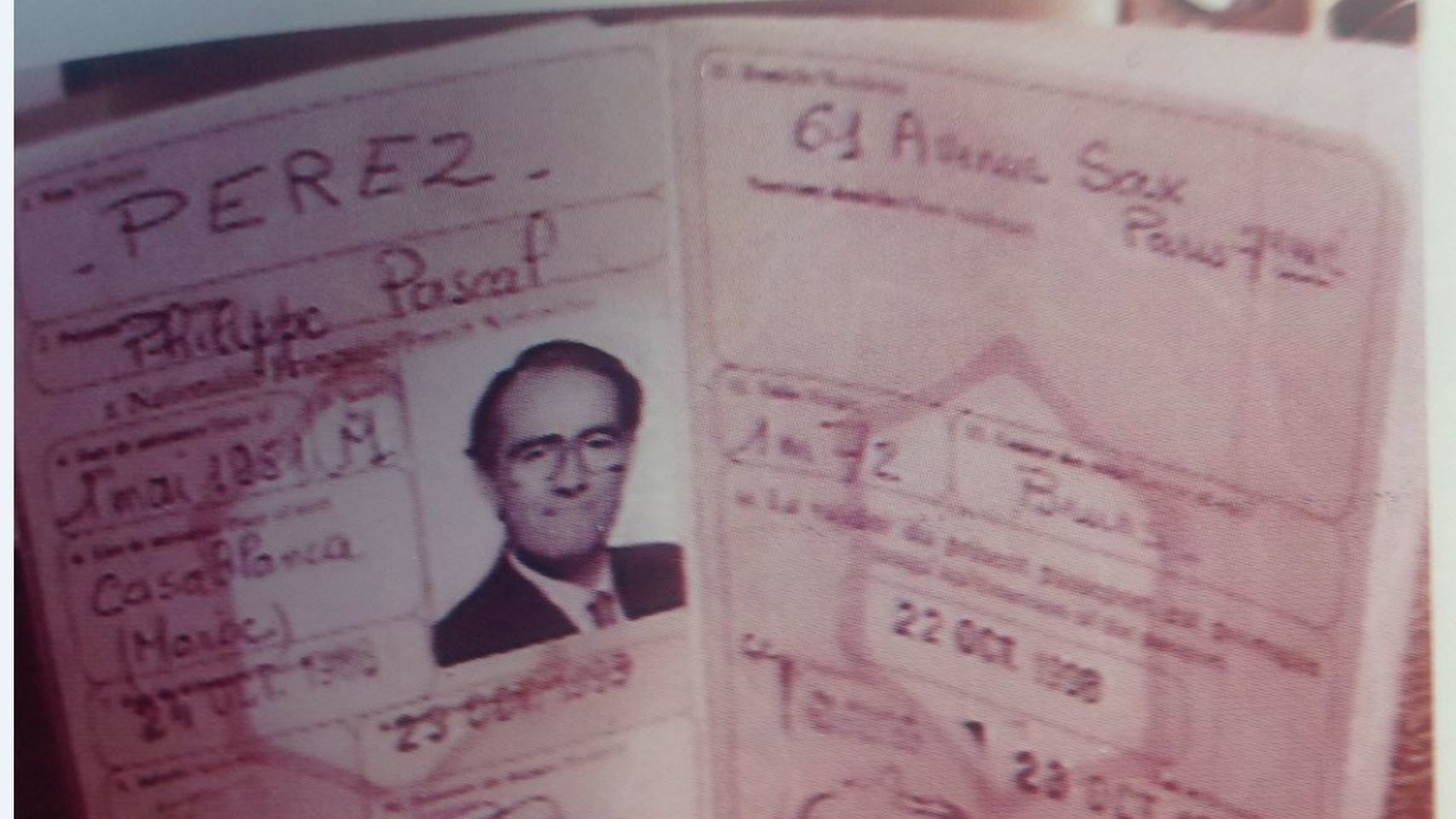 El pasaporte falso.
