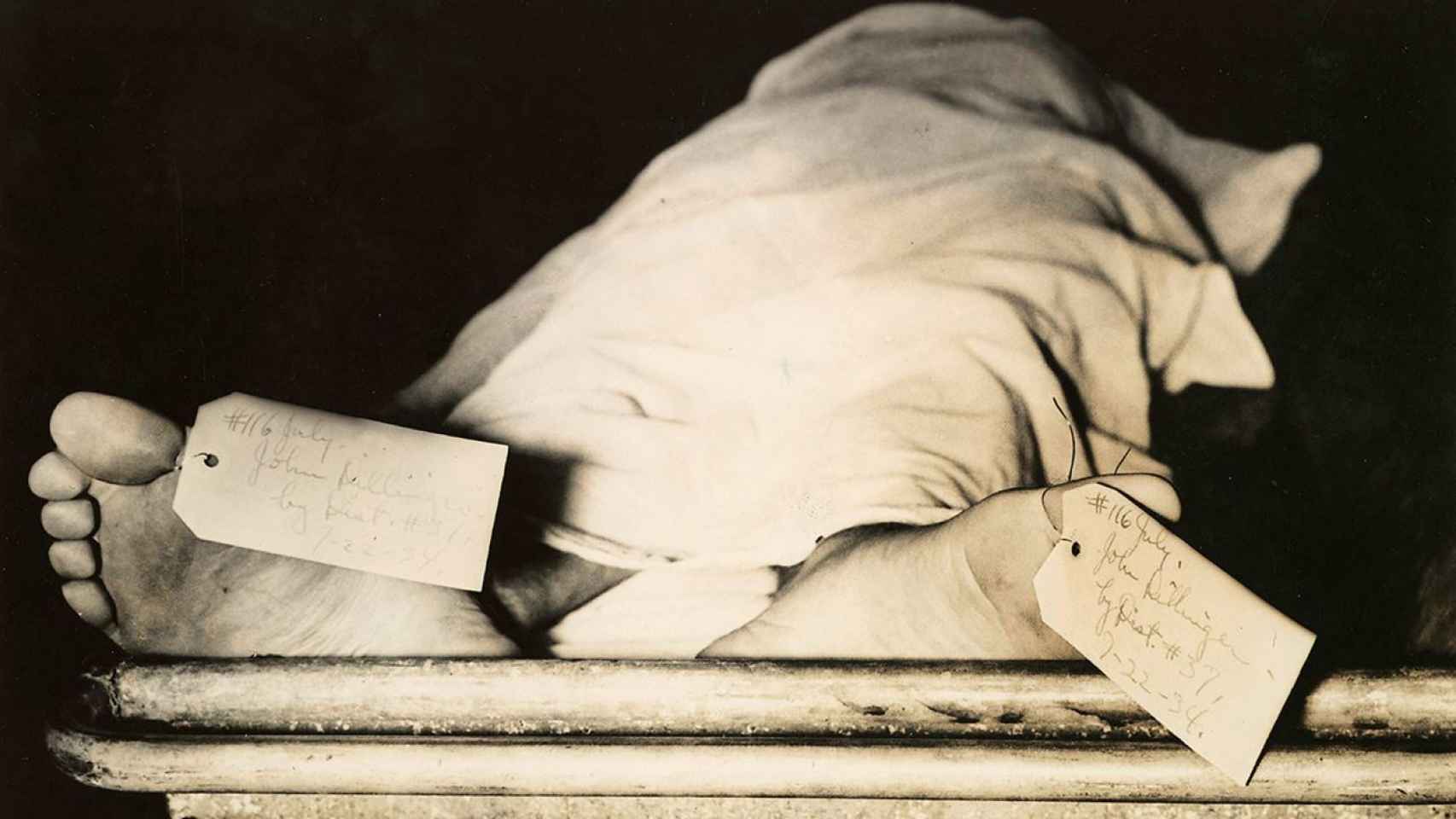 El cuerpo de John Dillinger en una morgue de Chicago en 1934