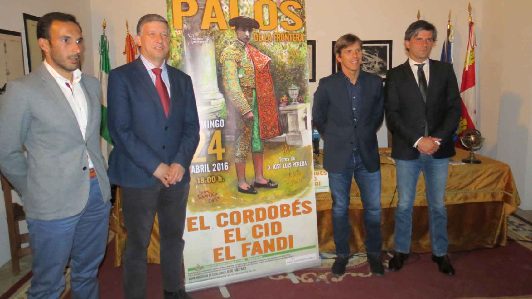 El torero Manuel Díaz El Cordobés y el alcalde de Palos de la Frontera
