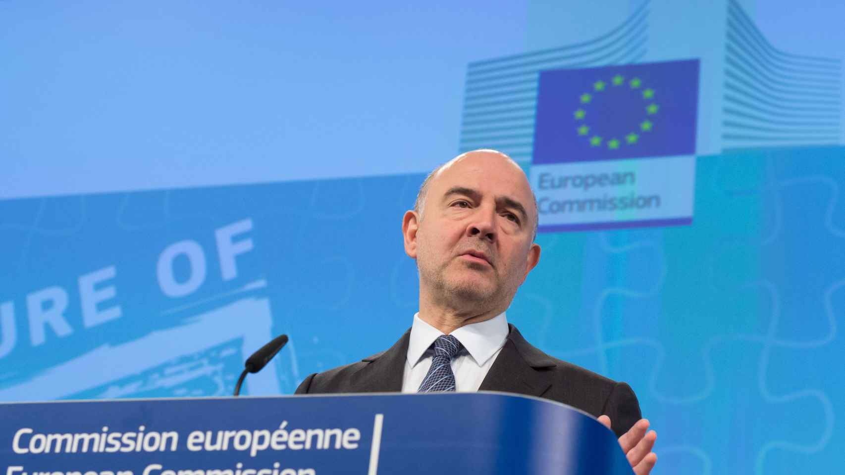 Moscovici cree que España incumplirá el nuevo objetivo de déficit fijado por Guindos