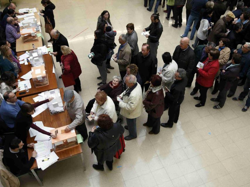 Colas en un colegio electoral en Barcelona el pasado 20D