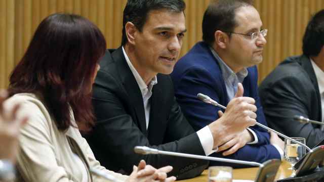 Pedro Sánchez durante su intervención en la reunión del grupo parlamentario socialista