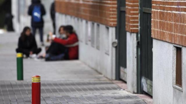 Algunos alumnos en el IES Juan de La Cierva de Madrid durante la jornada de huelga