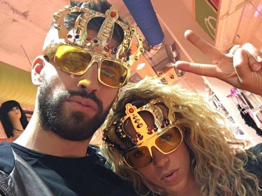 Piqué y Shakira comprando gafas de sol