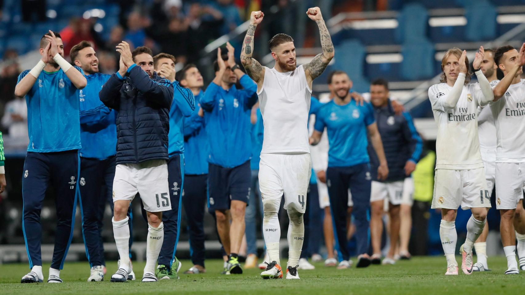 Los jugadores del Madrid celebran la victoria ante el Wolfsburgo.