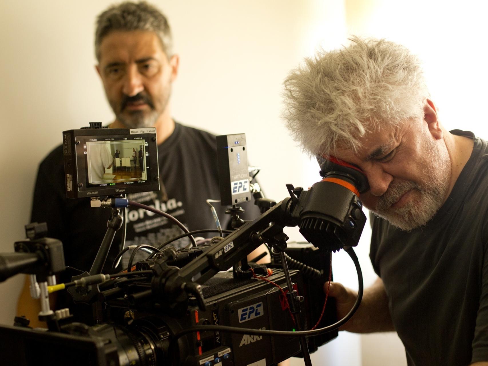 Pedro Almodóvar en pleno rodaje de Julieta.