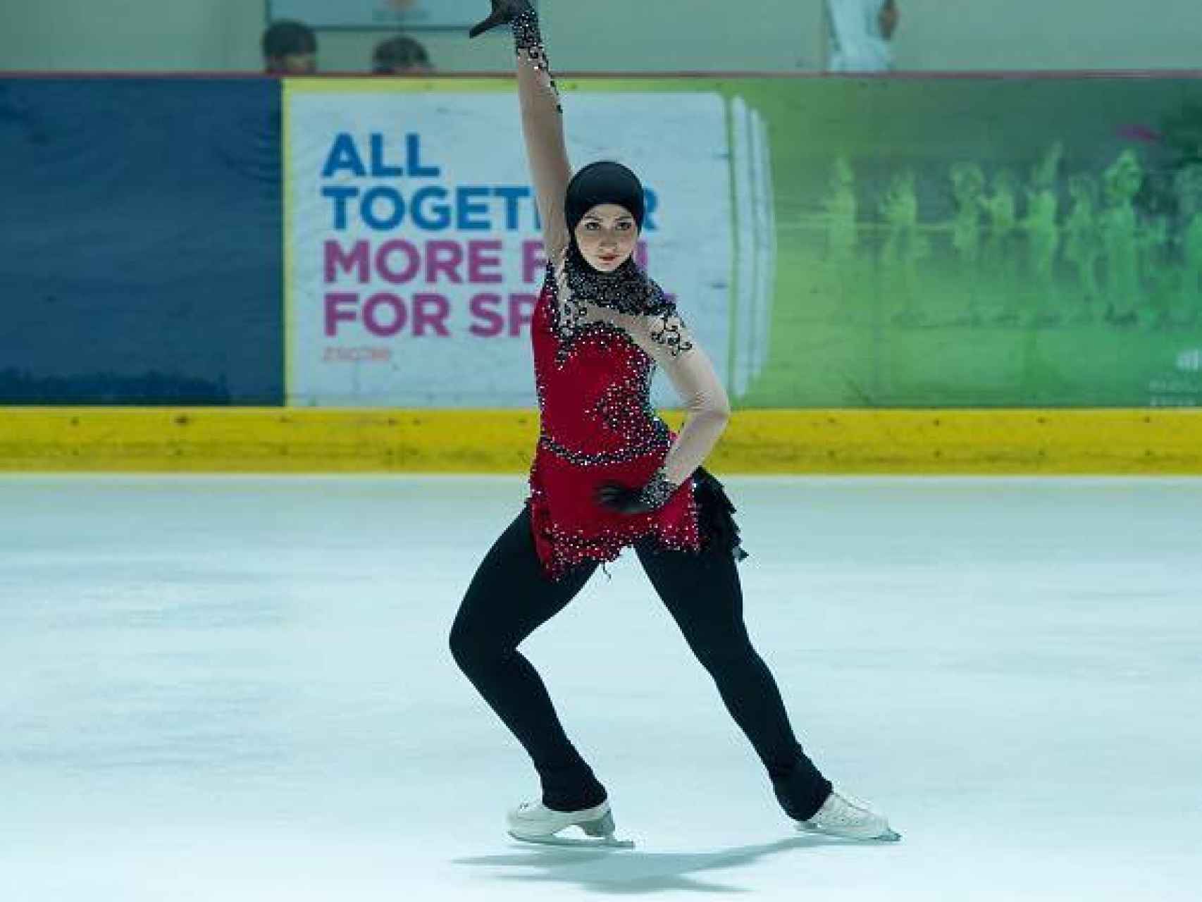 Zahra Lari en un ejercicio en el hielo.