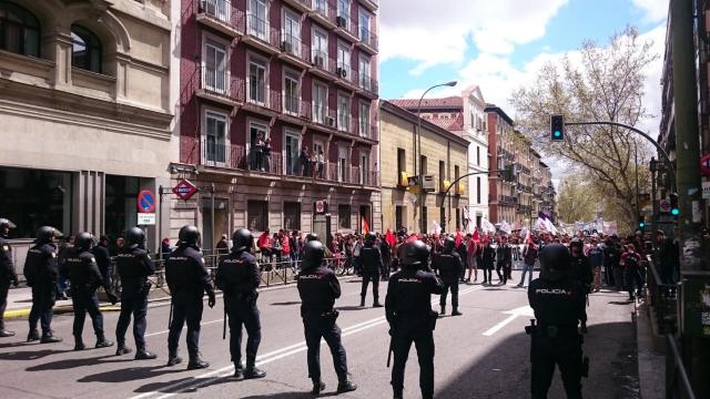 Cordón policial para dividir la manifestación en dos por razones de seguridad