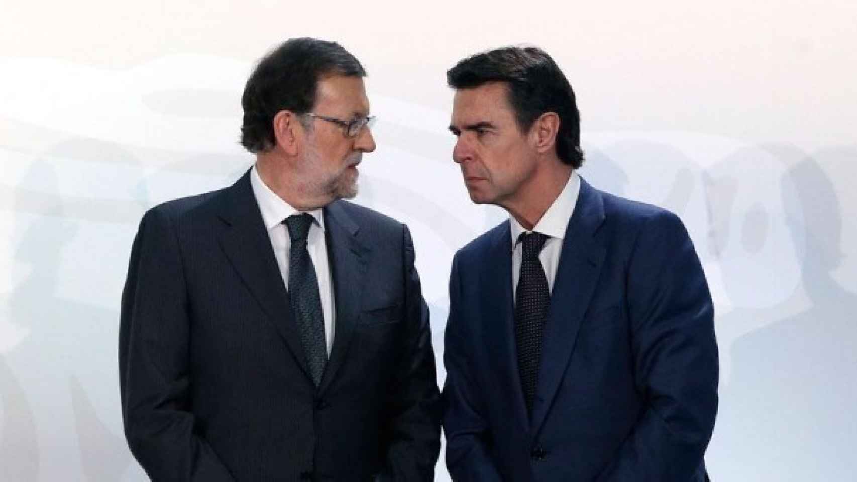 Mariano Rajoy junto con el ex ministro de Industria, José Manuel Soria.