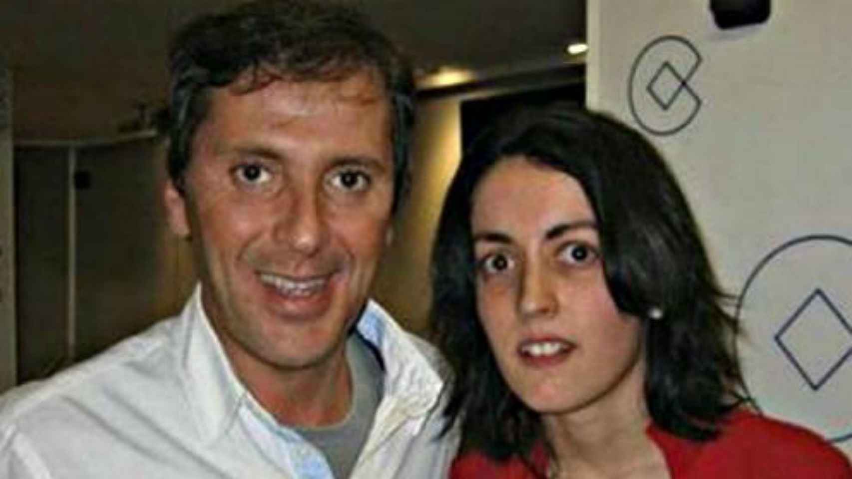 Lorena Gallego, en una fotografía con Paco González durante una visita a los estudios de la COPE.