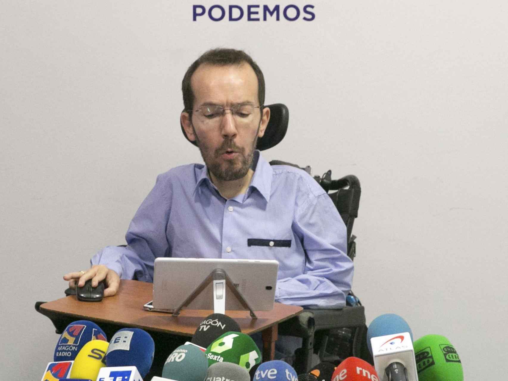 Pablo Echenique durante la rueda de prensa convocada hoy en Zaragoza