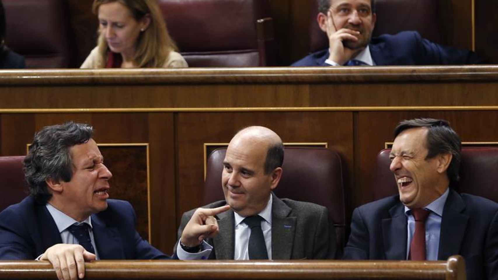 Floriano, Ramón Moreno y Rafael Hernándo, durante el pleno del Congreso.