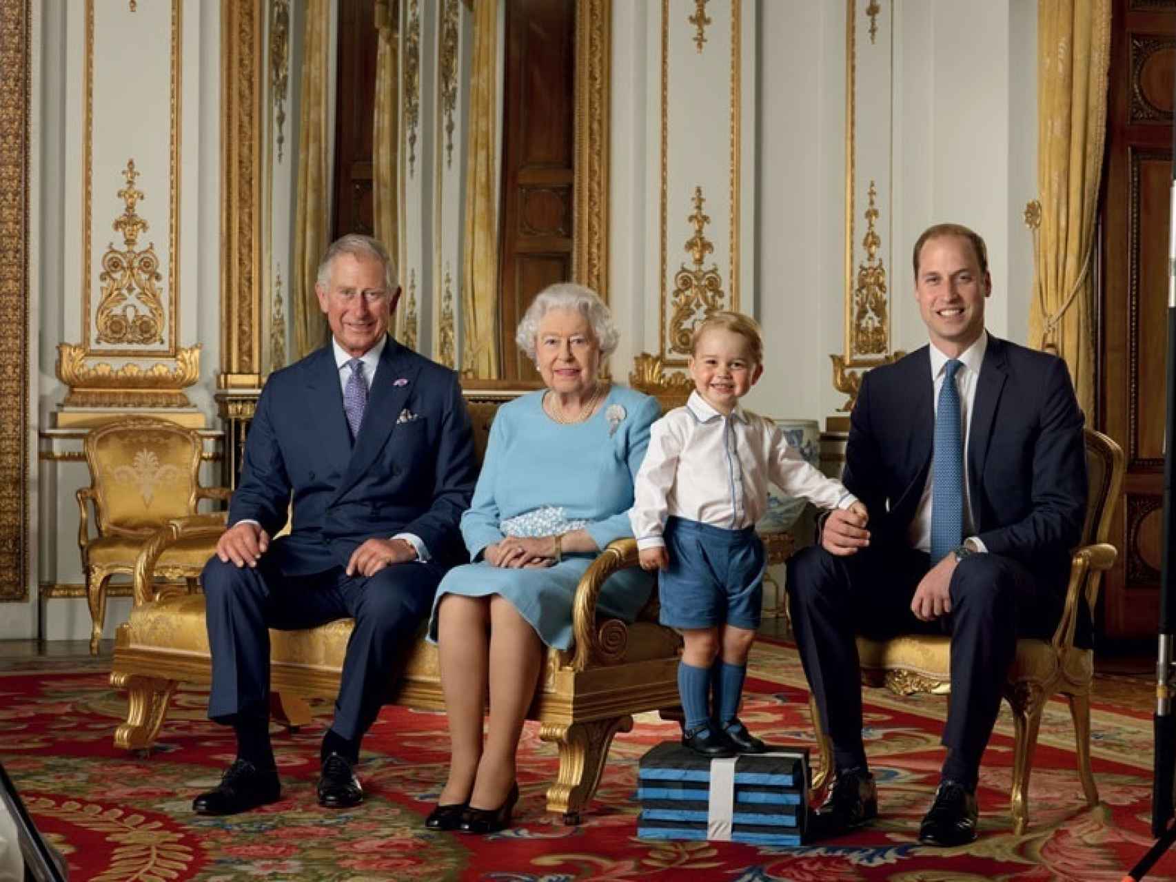 Carlos de Gales, Isabel II, Jorge y Guillermo de Cambridge reunidos para los cuatro sellos