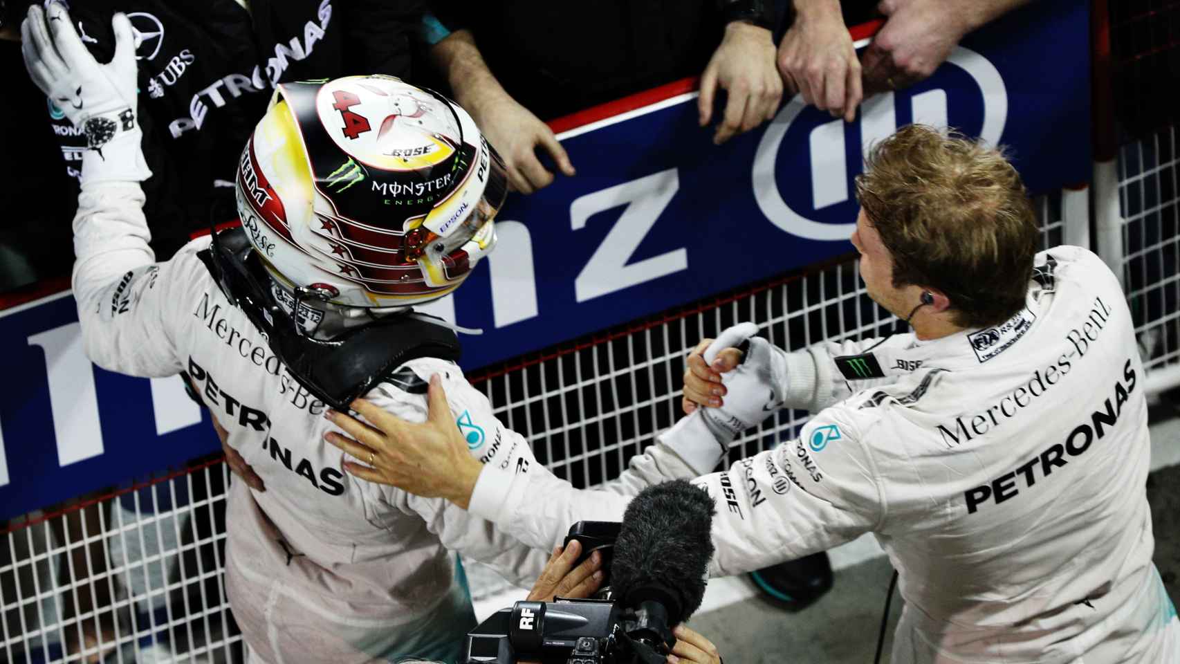 Rosberg y Hamilton en Bahréin.
