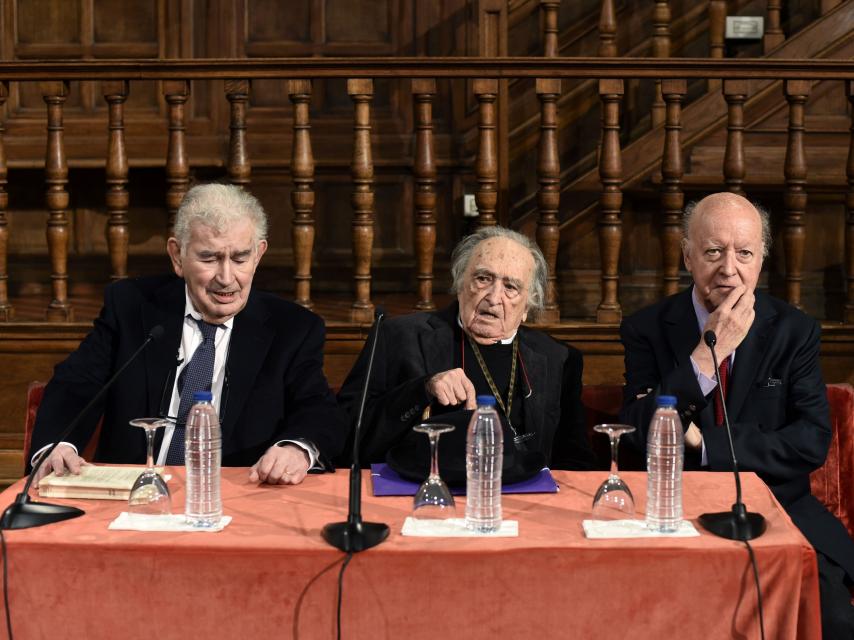 Reunión de Premios Cervantes en el Paraninfo de Alcalá de Henares.