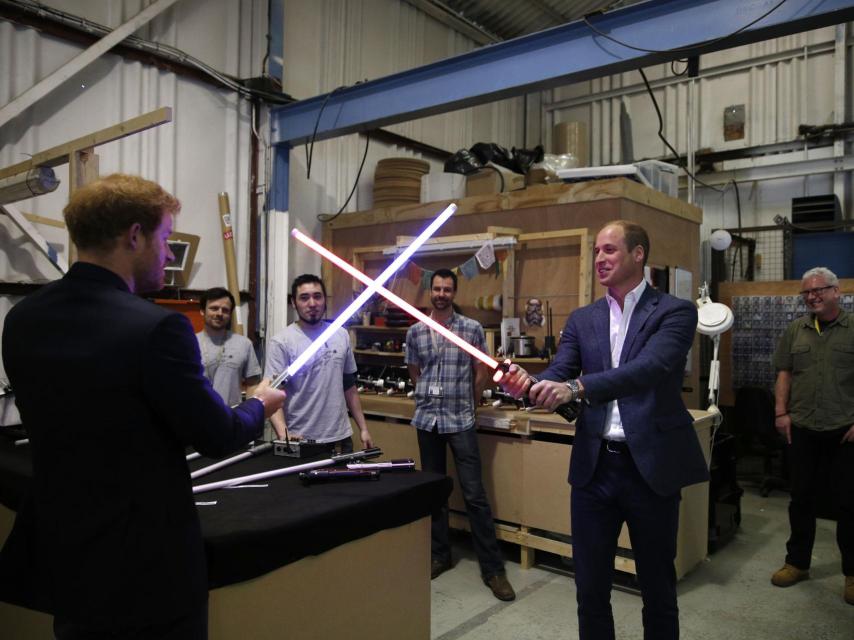 Los príncipes Harry y William en los estudios londinenses