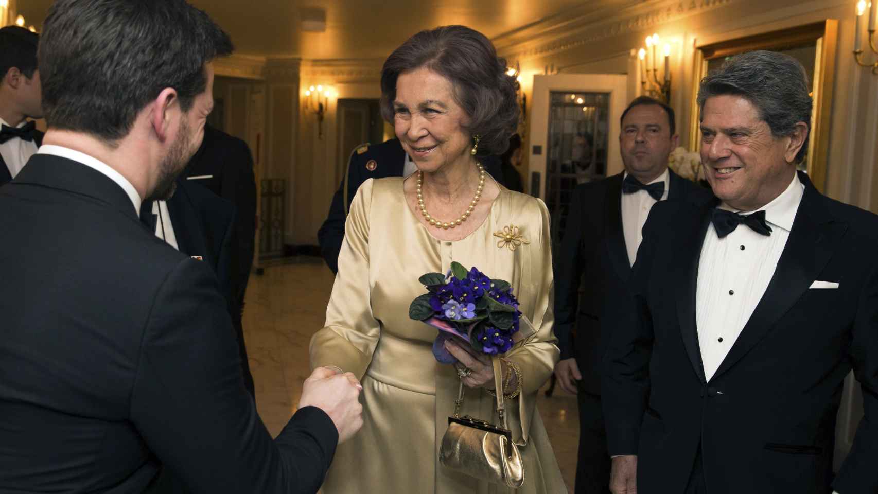 Doña Sofía con Federico Trillo, embajador de España en el Reino Unido