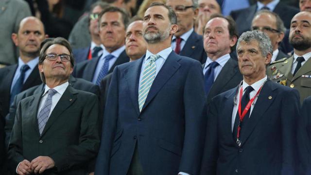 Las esteladas poblaron el sector azulgrana del Camp Nou durante la pitada al himno.