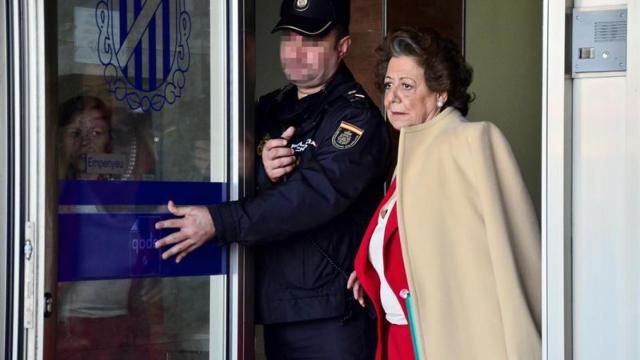 Rita Barberá abandona la Audiencia de Palma tras declarar por el caso Nóos.