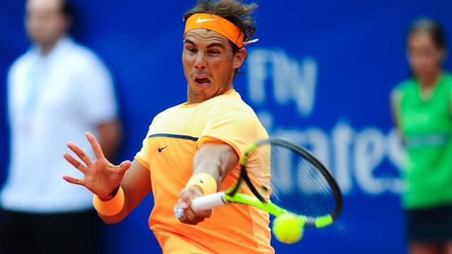 Nadal golpea con 'su' drive durante los cuartos del Conde de Godó.