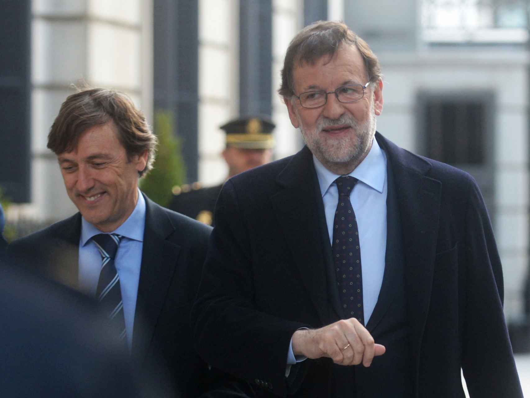 Rafael Hernando y Mariano Rajoy.