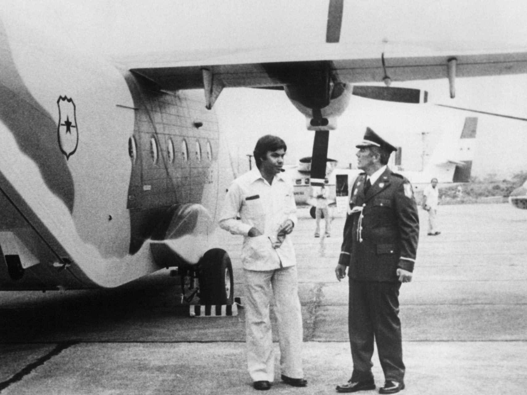Felipe González de visita en Panamá en 1978 conversando con el general Omar Torrijos.