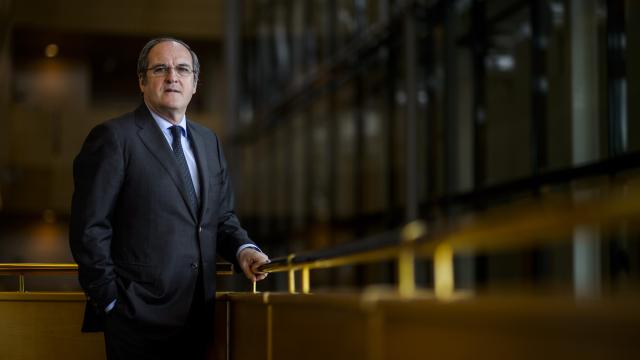 Ángel Gabilondo, frente al pleno de la Asamblea de Madrid.