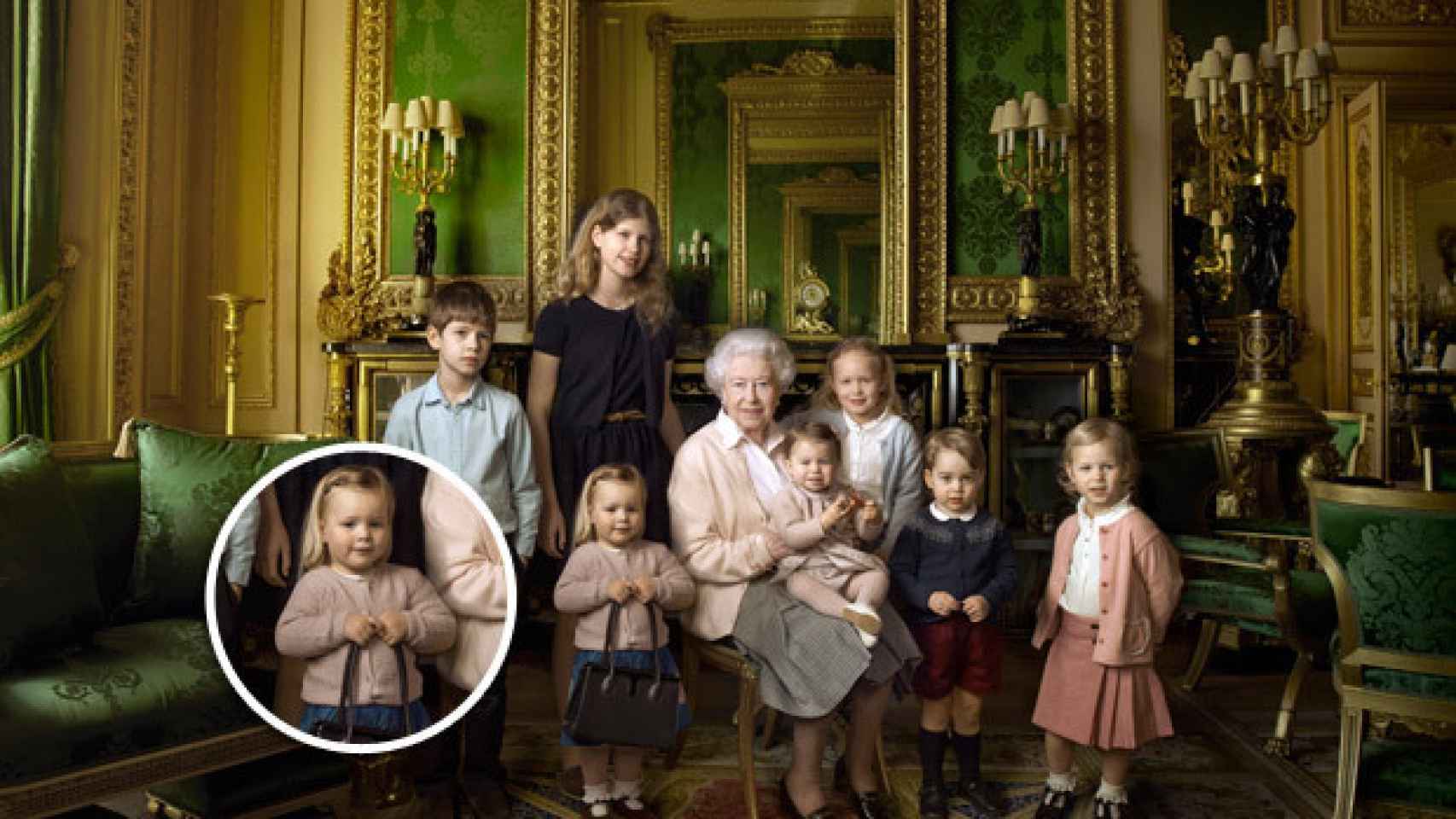A Mia Grace Tindall, bisnieta de Isabel II, no le pudieron quitar el bolso de la monarca para la foto