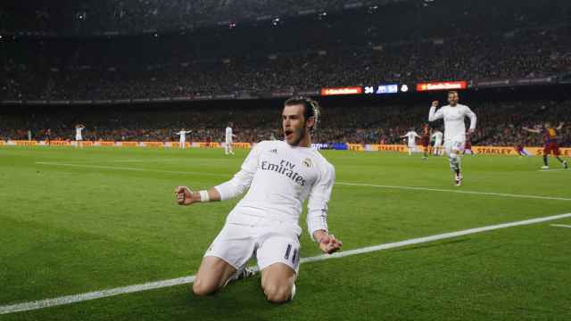 Gareth Bale celebra un gol en el Camp Nou.