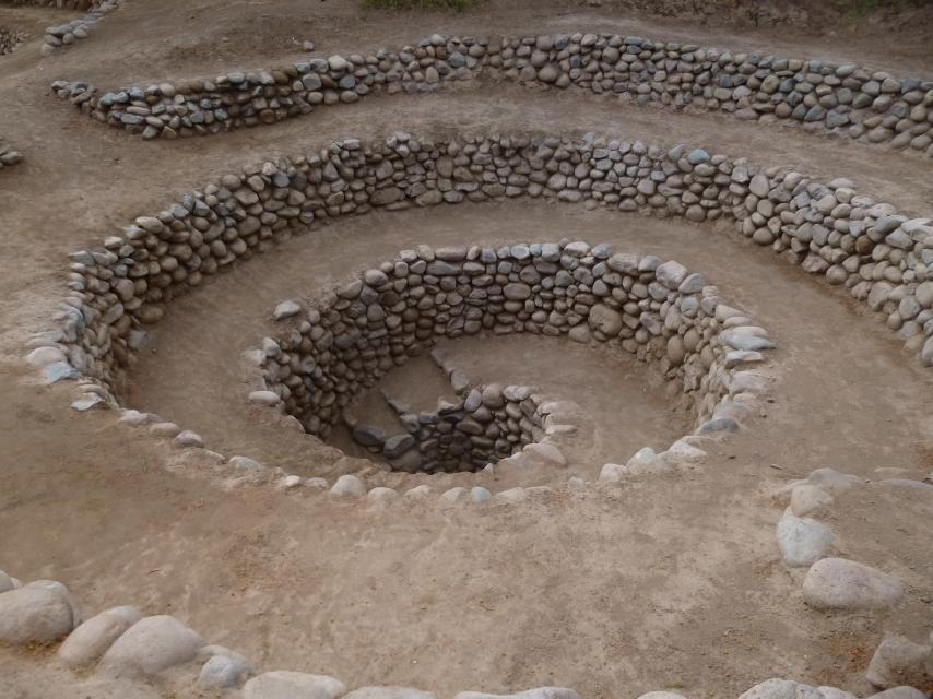 Desierto peruano, uno de los puquios, una infraestructura hidráulica.