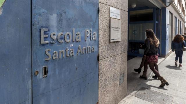 Entrada del colegio Santa Anna, en Mataró (Barcelona)