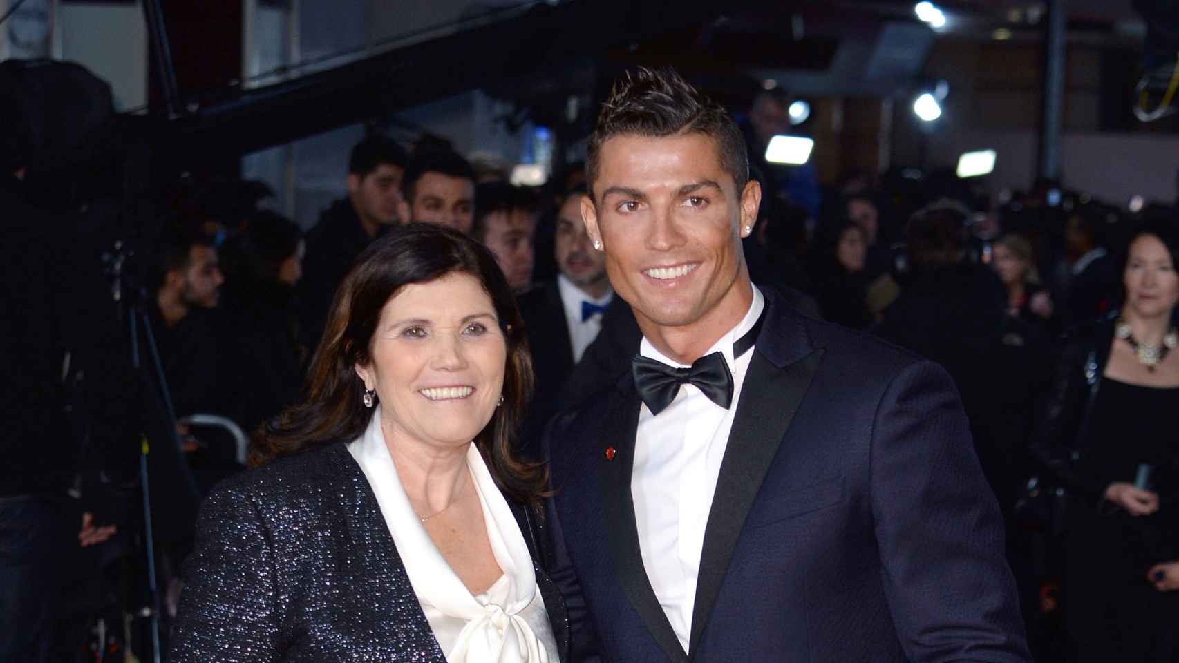 Madre e hijo en la premier de la película 'Ronaldo' en Londres