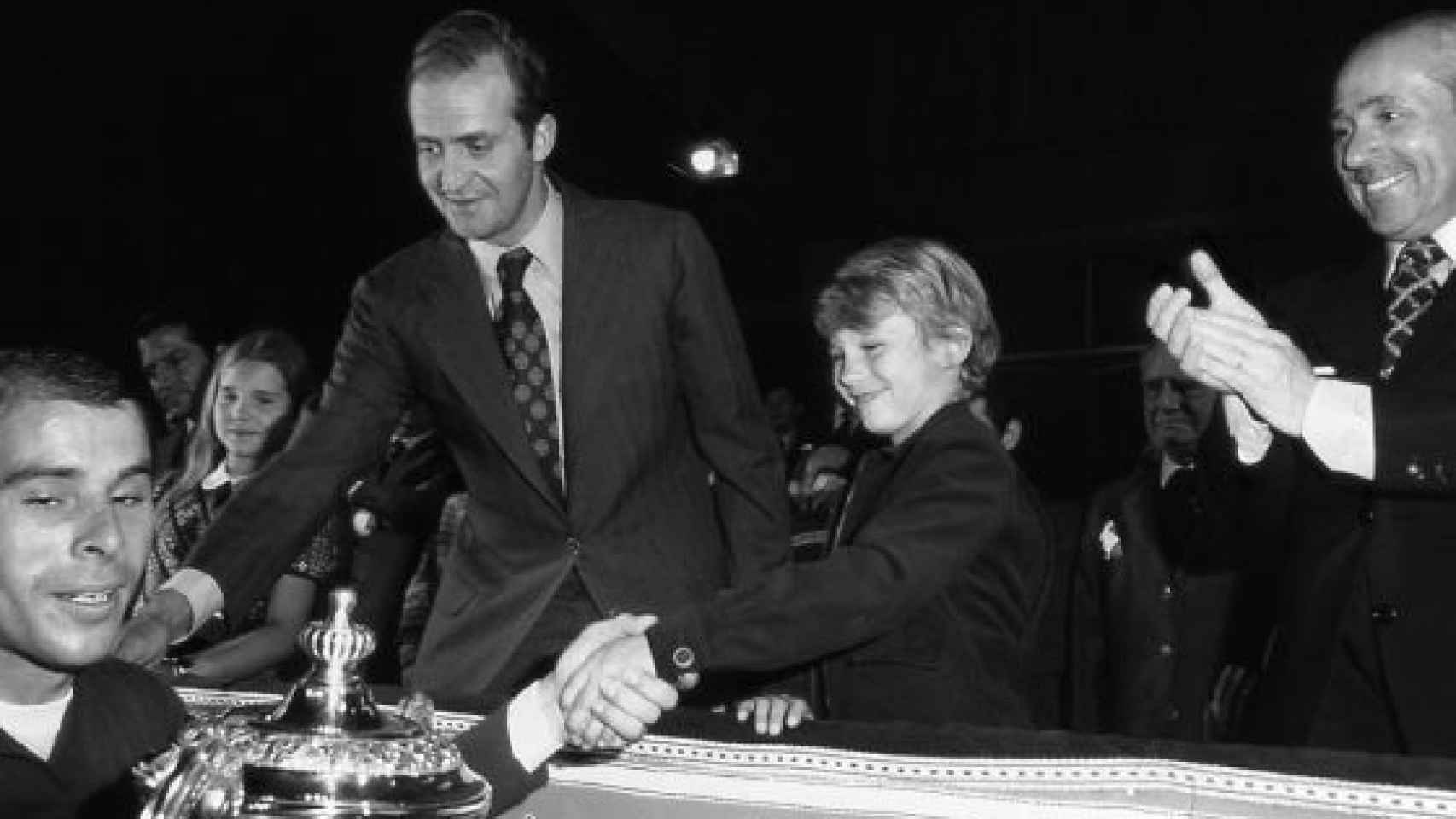 Don Juan Carlos y el Príncipe Felipe en uno de sus primeros partidos