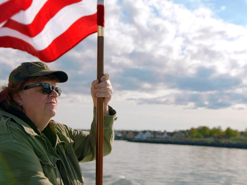 El cineasta Michael Moore en su nuevo documental estrenado en España.