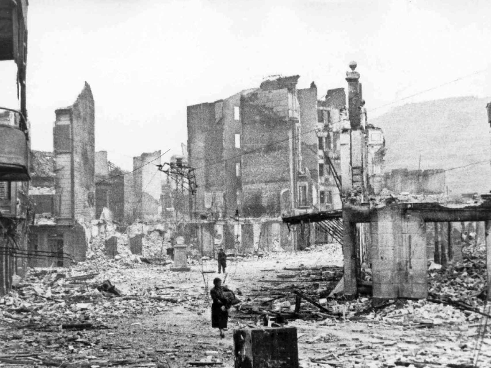 Una fotografía de las ruinas de la ciudad de Gernika, tras el bombardeo.