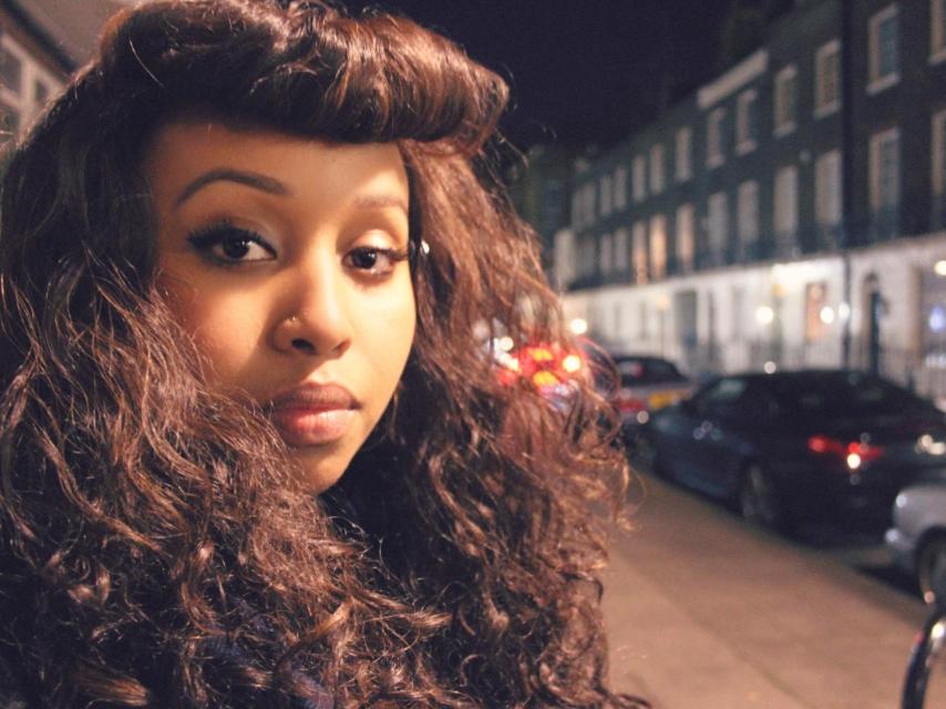 La poeta Warsan Shire, en 2013.