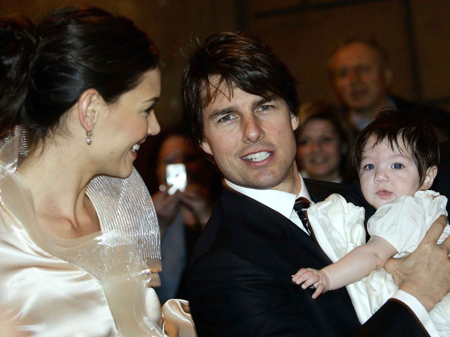 Katie Holmes, Tom Cruise y Suri en la boda de la pareja
