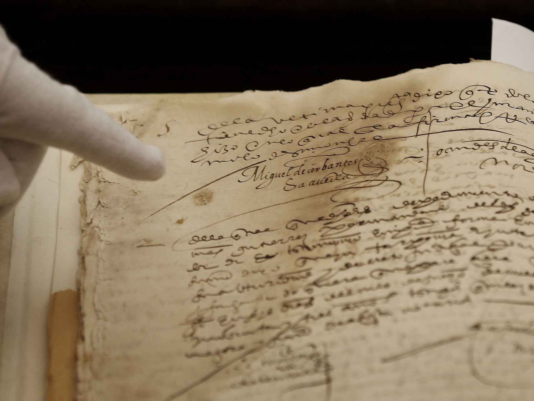 Una de las dos firmas autógrafas de Miguel de Cervantes, de quien se conmemora el cuarto centenario de su muerte.