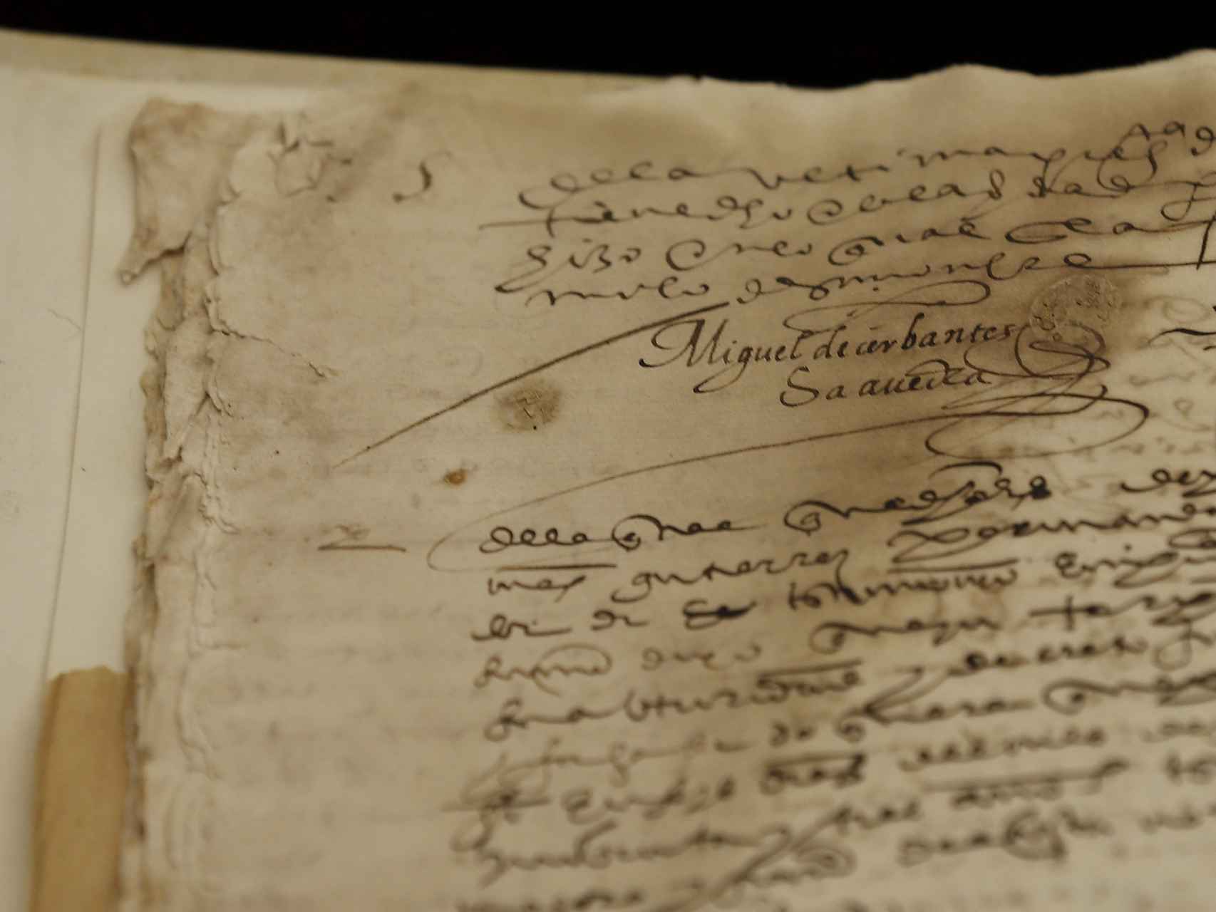 Una de las dos firmas autógrafas de Cervantes que han aparecido en la Universidad de Sevilla.