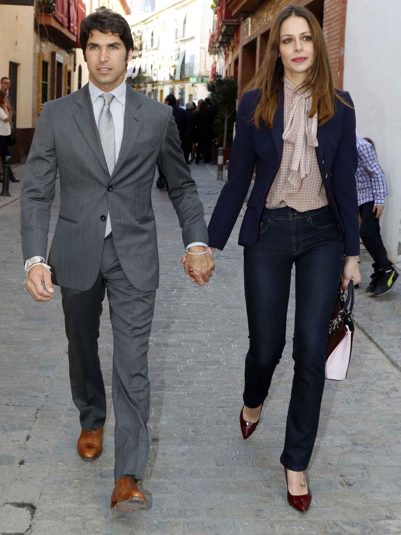 La pareja de paseo por Sevilla