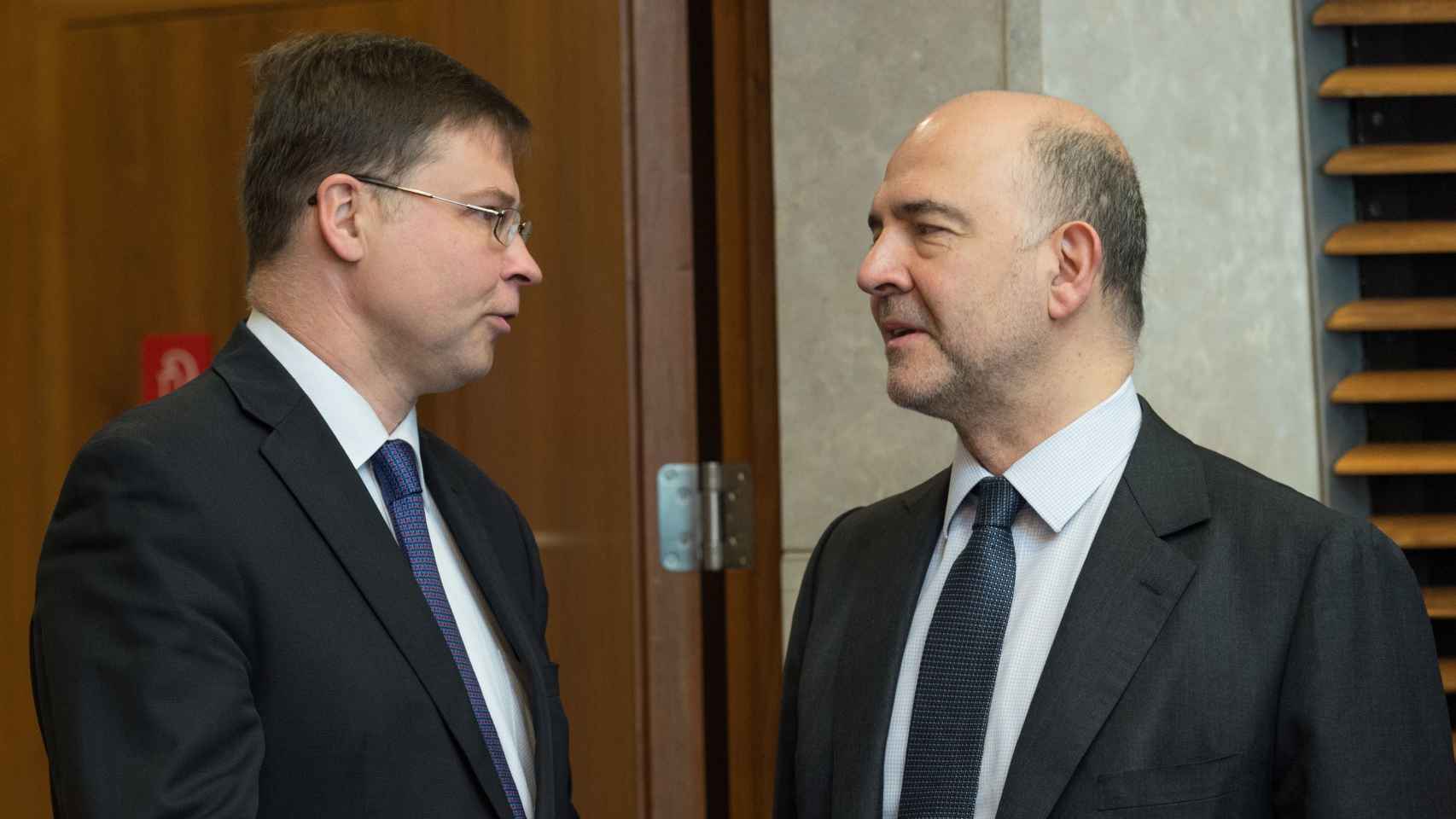 Dombrovskis y Moscovici, en una reciente reunión de la Comisión.