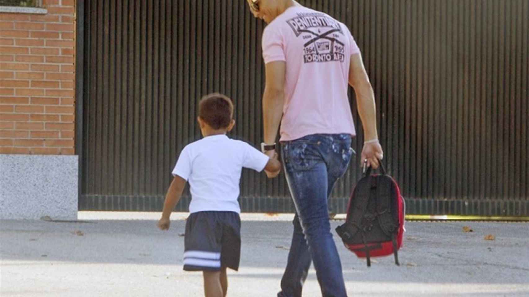 Cristiano Ronaldo acompaña a su hijo siempre que puede al colegio