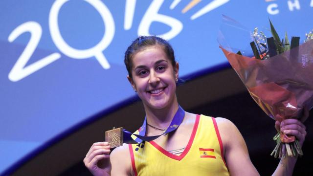 Carolina Marín con la medalla de oro del Europeo.